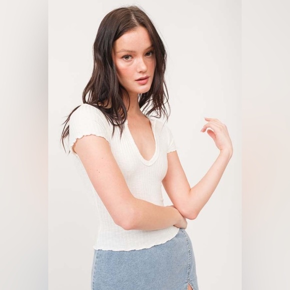 Lettuce Trim Ribbed Split V-Neck Baby Tee - Picture 2 of 2